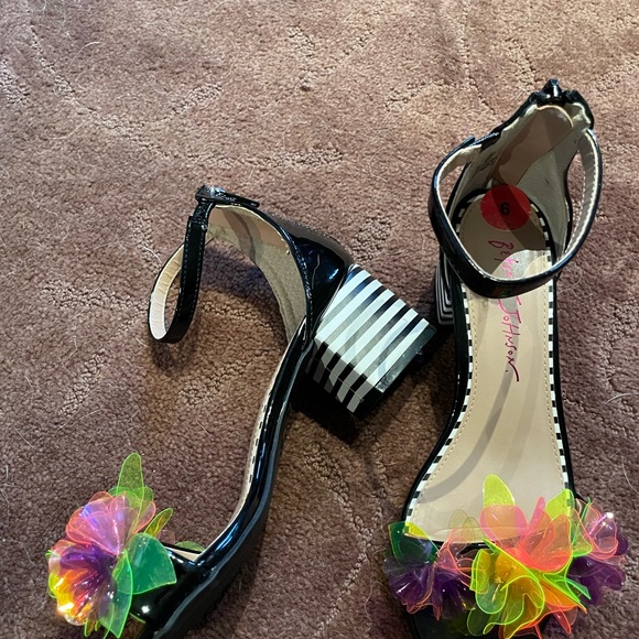 Betsey Johnson Party Shoes - Picture 5 of 6